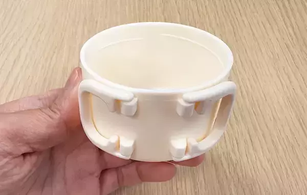 「ペットボトルのキャップは捨てます　代わりに使ったスリコのペットボトル用コップが便利だった」の画像