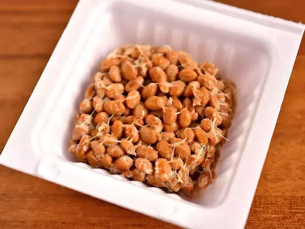 納豆に『大さじ1杯』入れてみて！　旨味と栄養がアップして「ご飯がすすむ」【管理栄養士のレシピ3選】