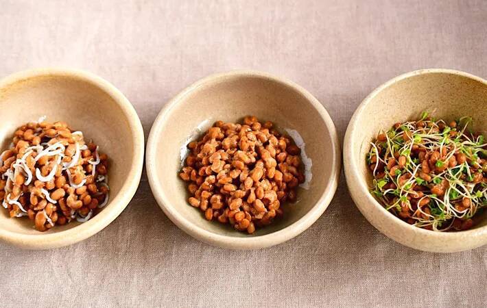 納豆に『大さじ1杯』入れてみて！　旨味と栄養がアップして「ご飯がすすむ」【管理栄養士のレシピ3選】