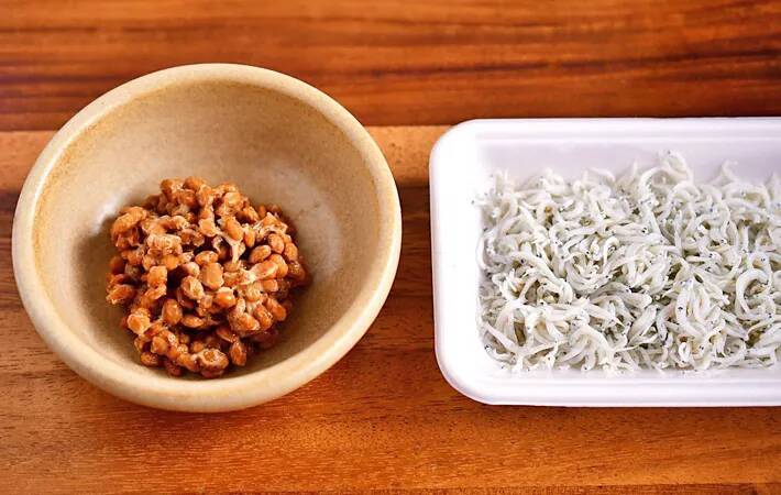 納豆に『大さじ1杯』入れてみて！　旨味と栄養がアップして「ご飯がすすむ」【管理栄養士のレシピ3選】