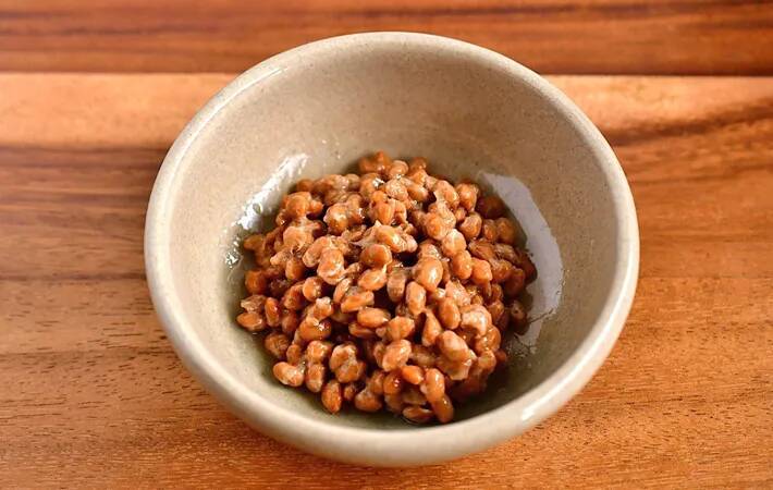 納豆に『大さじ1杯』入れてみて！　旨味と栄養がアップして「ご飯がすすむ」【管理栄養士のレシピ3選】