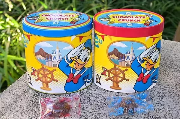 「【知らずに買ってた！】ディズニーの『チョコクランチ』は缶と紙箱、どっちを選ぶ？　比較してみた」の画像
