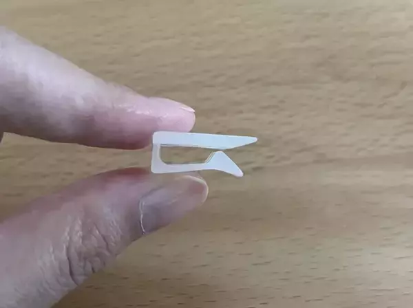「これは買って正解！　ダイソーの『カーテンクリップ』がキッチンでも使えて優秀」の画像
