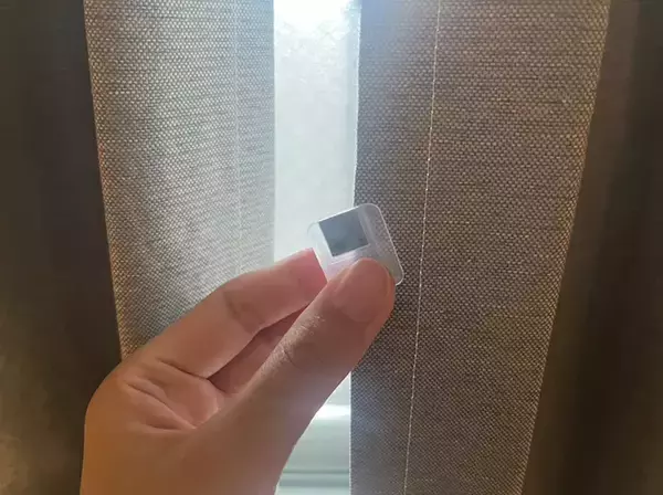 「これは買って正解！　ダイソーの『カーテンクリップ』がキッチンでも使えて優秀」の画像