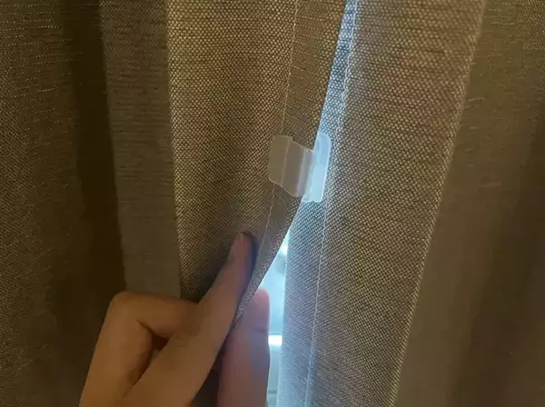 「これは買って正解！　ダイソーの『カーテンクリップ』がキッチンでも使えて優秀」の画像