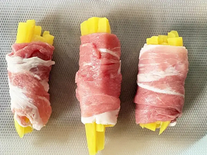 味つけはシンプルなのにご飯が進む！豚こま肉で巻いたのは…