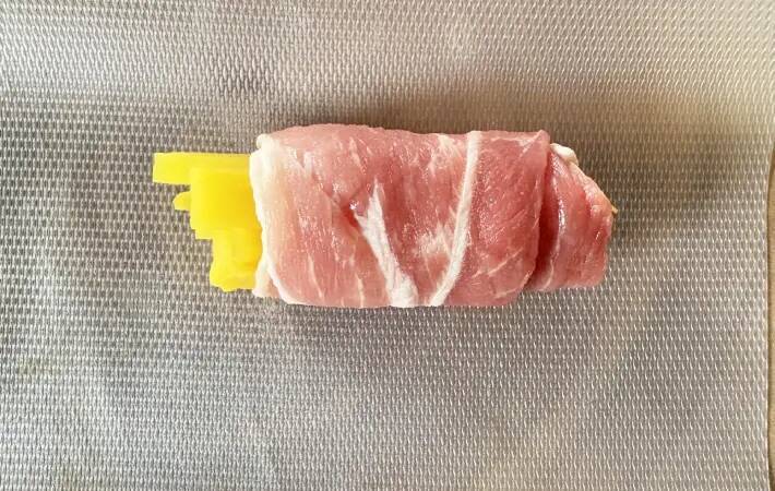 味つけはシンプルなのにご飯が進む！豚こま肉で巻いたのは…