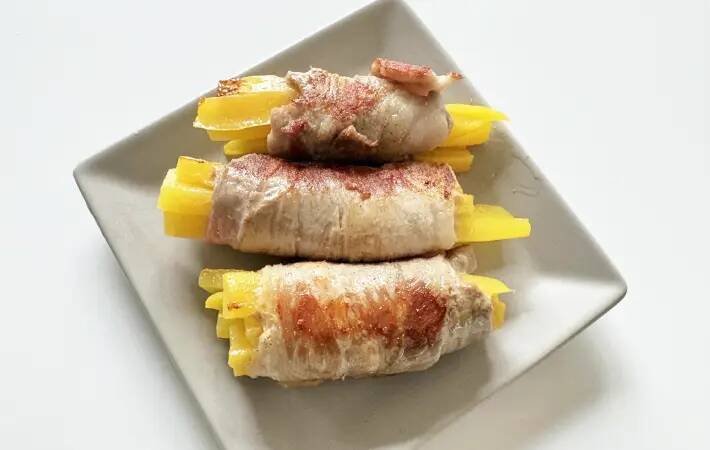 味つけはシンプルなのにご飯が進む！豚こま肉で巻いたのは…
