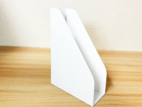ダイソーの『シール売り場』で見つけたスタンドが便利すぎ！　家の中でできる７つの使い道