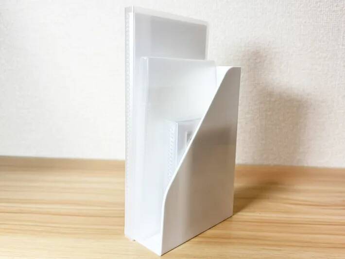 ダイソーの『シール売り場』で見つけたスタンドが便利すぎ！　家の中でできる７つの使い道