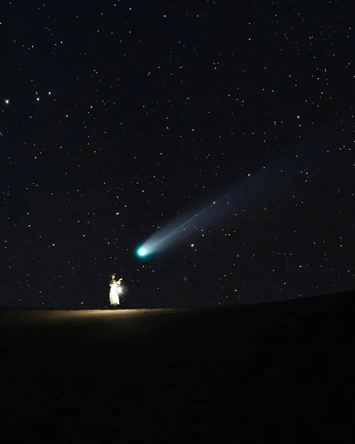 【レモン彗星】　写真家がとらえた『彗星と人物』に「全人類に見てほしい」「感動した」