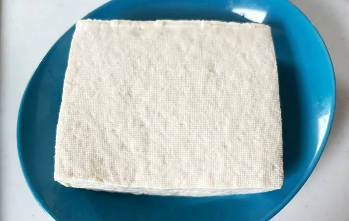 切った豆腐を入れたのは？　レンチンで作る麻婆豆腐に「簡単すぎる」「これでいい」