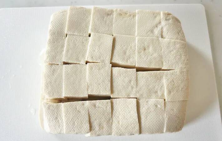 切った豆腐を入れたのは？　レンチンで作る麻婆豆腐に「簡単すぎる」「これでいい」