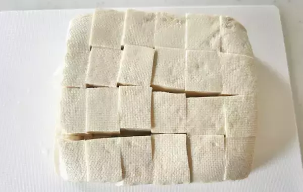 「切った豆腐を入れたのは？　レンチンで作る麻婆豆腐に「簡単すぎる」「これでいい」」の画像