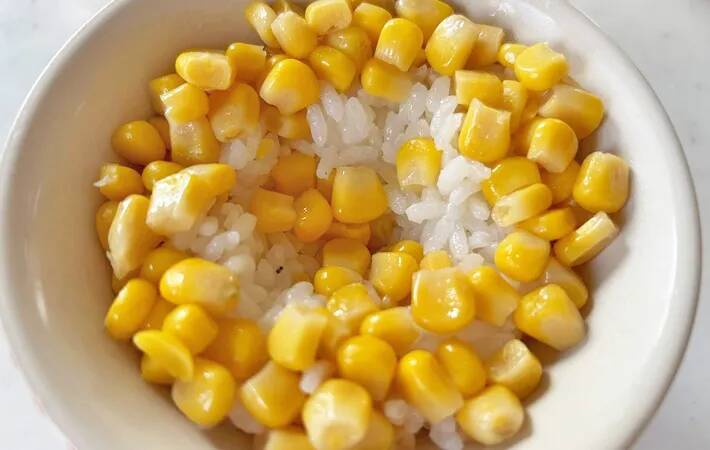 ワンランク上のTKG！　バターコーン卵かけご飯のレシピ、トッピングしたのは…？