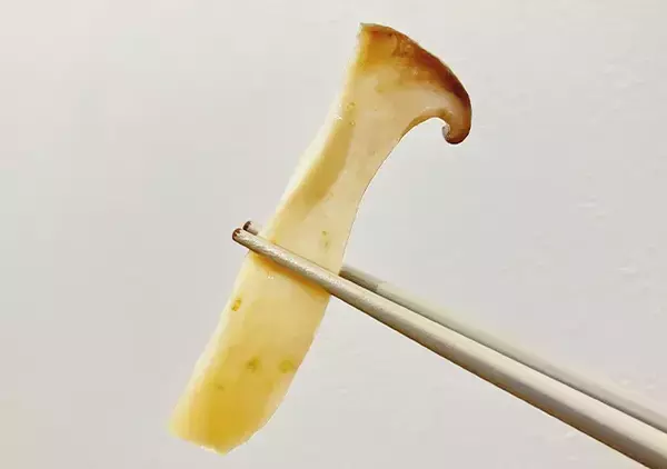 「エリンギはこう食べる！　レンチン5分で完成の“超簡単おかず”レシピ」の画像