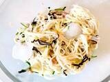 「そうめんに“塩昆布”を混ぜるだけ？　めんつゆに飽きたら試してほしい『チャンプルー風』レシピ」の画像1