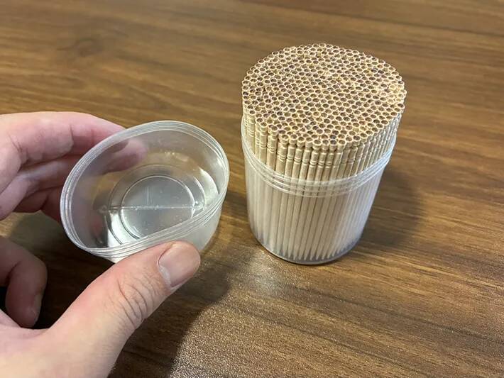 つまようじ、もうバラバラになりません！　輪ゴム1本の便利な活用法が、こちら