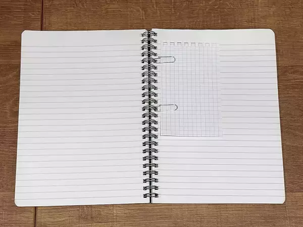 「クリップ、余ってたらやってみて！　ノートの見た目がよくなる裏技に「気分上がる」」の画像