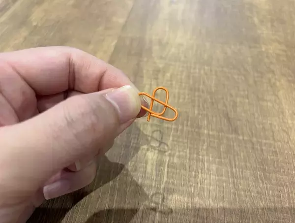 「クリップ、余ってたらやってみて！　ノートの見た目がよくなる裏技に「気分上がる」」の画像