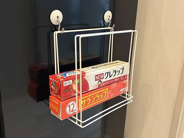 ふきんかけにもうふきんはかけません！　100均フックと組み合わせる『浮かせる収納』活用法2選