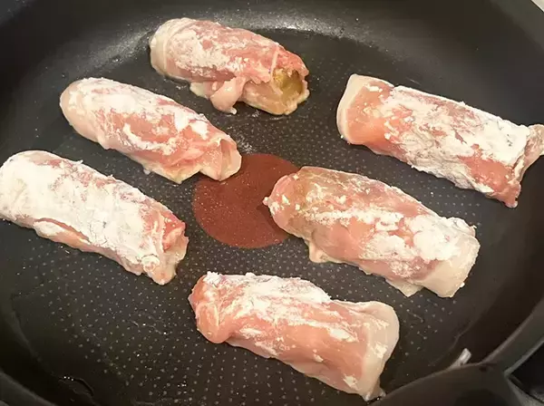 「【秋レシピ】スーパーの『焼き芋』が夕食の主役に！　冷めてもおいしい『肉巻き』レシピ」の画像