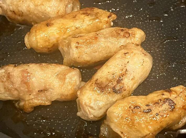 【秋レシピ】スーパーの『焼き芋』が夕食の主役に！　冷めてもおいしい『肉巻き』レシピ