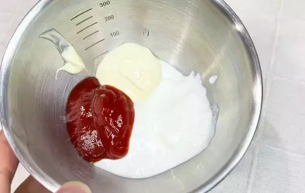 「3つの材料を混ぜるだけ！　ドレッシングのレシピに「サラダがどんどん進む」」の画像