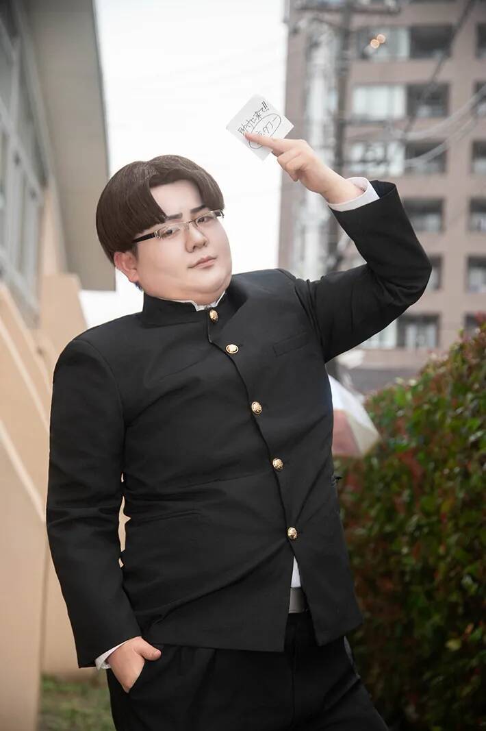 『ダンダダン』のコスプレ、再現度が高すぎる！　「あれ？液晶画面から出てきた？」