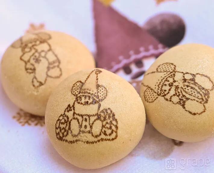 ディズニーで買った限定土産　お菓子が入っていた袋をよく見てみると…？