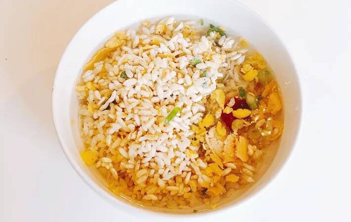 冷凍チャーハン、水を入れて温めて…？　できたものに「満足感ばっちり」「夜食にぴったり」