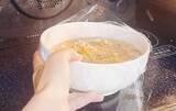 「冷凍チャーハン、水を入れて温めて…？　できたものに「満足感ばっちり」「夜食にぴったり」」の画像4