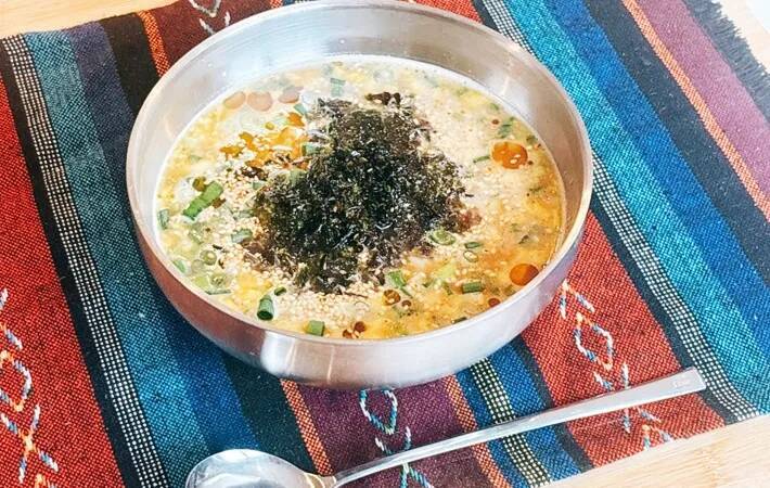 冷凍チャーハン、水を入れて温めて…？　できたものに「満足感ばっちり」「夜食にぴったり」