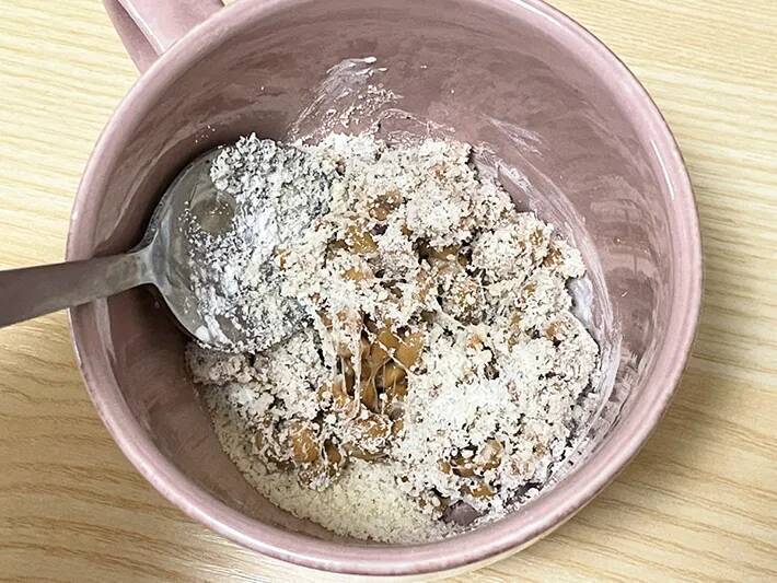 余った『粉チーズ』×納豆　混ぜて焼いてみると…カリカリ食感の一品に？