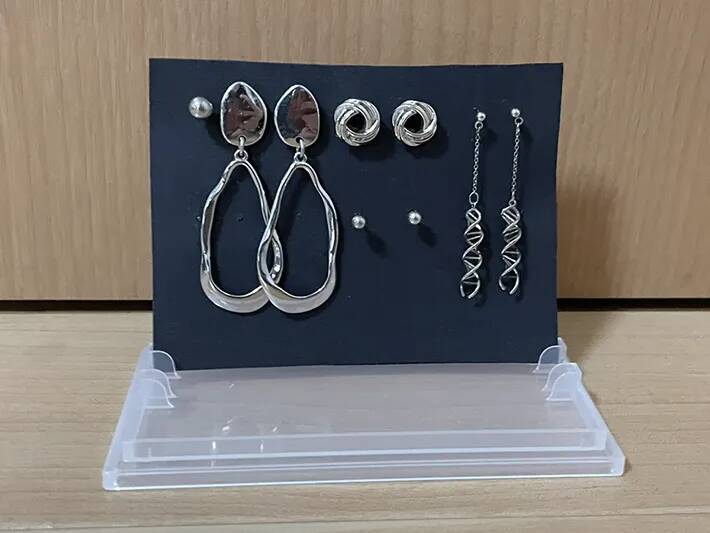 アクセサリー収納の正解を見つけた！　100均のケースの『じゃない使い方』に「思ったよりもおしゃれ」