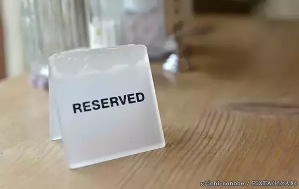 「フードコートの席取り、何を置く？　弁護士がすすめる『置くならこれ』」の画像