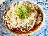 「そうめんに『大さじ2杯』かけてみて！　めんつゆじゃない食べ方に「一味違って好きかも」【10分レシピ】」の画像1