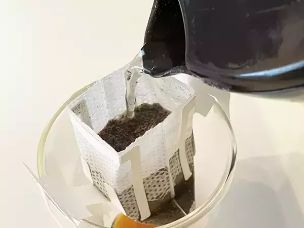「コーヒーゼリーの「超簡単」な作り方　ドリップコーヒーにお湯を注ぐ前に？」の画像