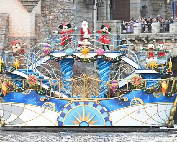 「【知ってた？】東京ディズニーシーのクリスマスで着ている衣装、実は歴史があって…」の画像