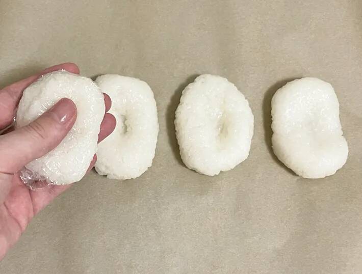 余ったご飯が大活躍！　揉んでトースターで3分焼いたら…