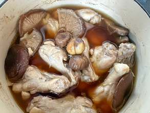 鶏手羽と一緒に煮込んだのは…？　子供が大喜びした『秋の味覚』堪能レシピ