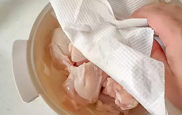 「鶏手羽と一緒に煮込んだのは…？　子供が大喜びした『秋の味覚』堪能レシピ」の画像