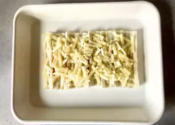 「ちくわ4本にのせて焼くだけ！　材料3つの節約おかずに「シンプルなのに飽きない！」」の画像