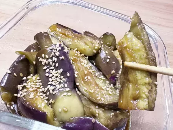 「【ナス料理の正解が出た】料理したくない日におすすめ！レンチン3分レシピ」の画像