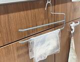 「キッチン収納に『ズボン用ハンガー』を活用！　今すぐ真似できる「じゃない使い方」３選」の画像4