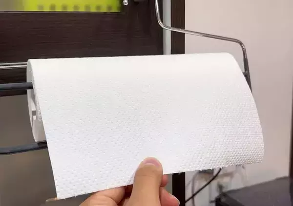 「キッチン収納に『ズボン用ハンガー』を活用！　今すぐ真似できる「じゃない使い方」３選」の画像