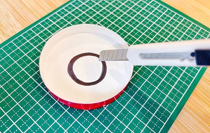 食べ終わった『チップスター』の箱　穴を開けると「天才！」な使い方ができた
