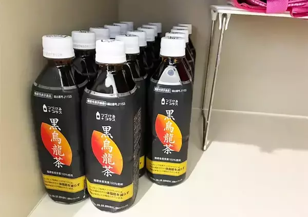 「シンク下の棚に『つっぱり棒』を設置したら「余裕が生まれた」　縦に設置する収納術とは」の画像
