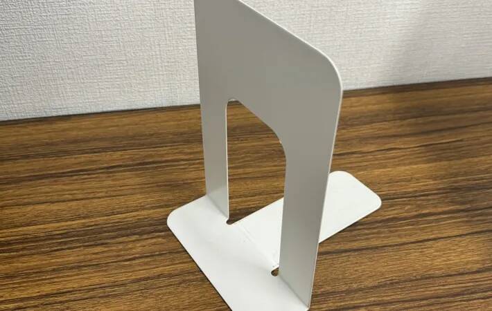 ブックスタンドを2つ並べると？　収納アイディアに「賢い発想」「助かる【100均活用法4選】