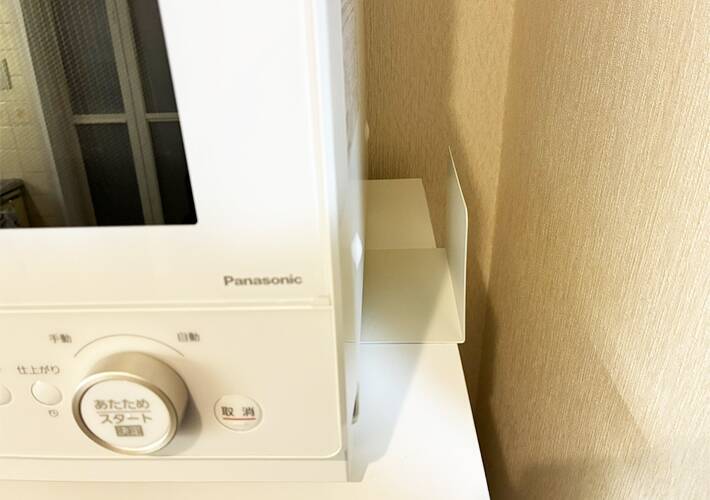 炊飯器にブックエンドを差し込むと…　便利な『収納アイディア』に「早く知りたかった」